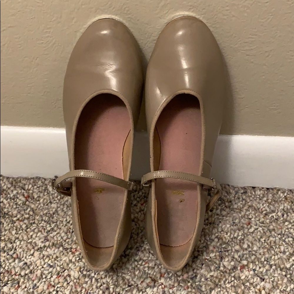 ✨ Bloch Tan Buckle Tap Shoes – Gently Used, Great Sound, Size Up! 👯‍♀️